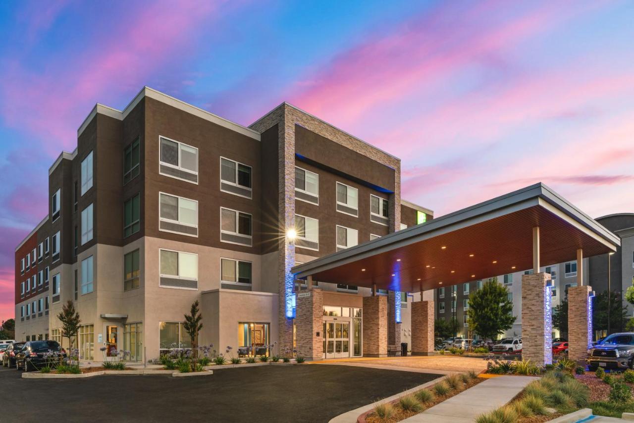 Holiday Inn Express & Suites - Suisun City By Ihg Exterior foto