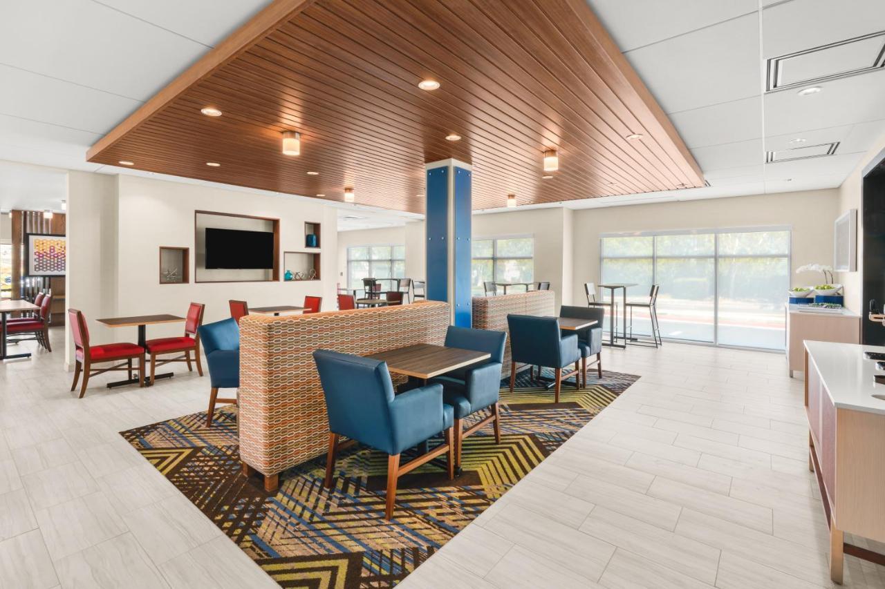 Holiday Inn Express & Suites - Suisun City By Ihg Exterior foto