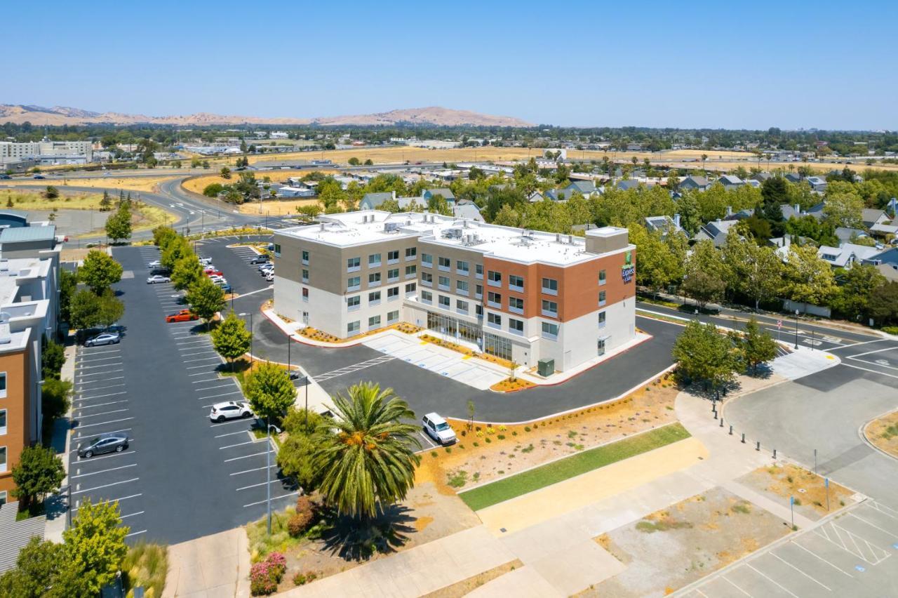 Holiday Inn Express & Suites - Suisun City By Ihg Exterior foto